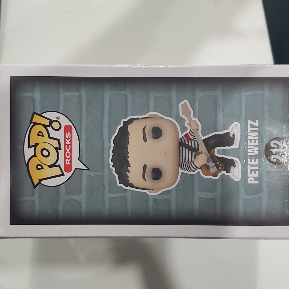 Funko PoP! Rocks - Picture 4 of 5